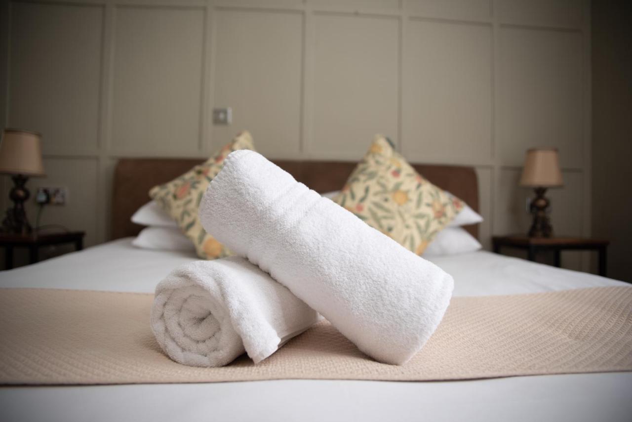The Oak House Hotel Axbridge Exterior photo Bath towels on a bed