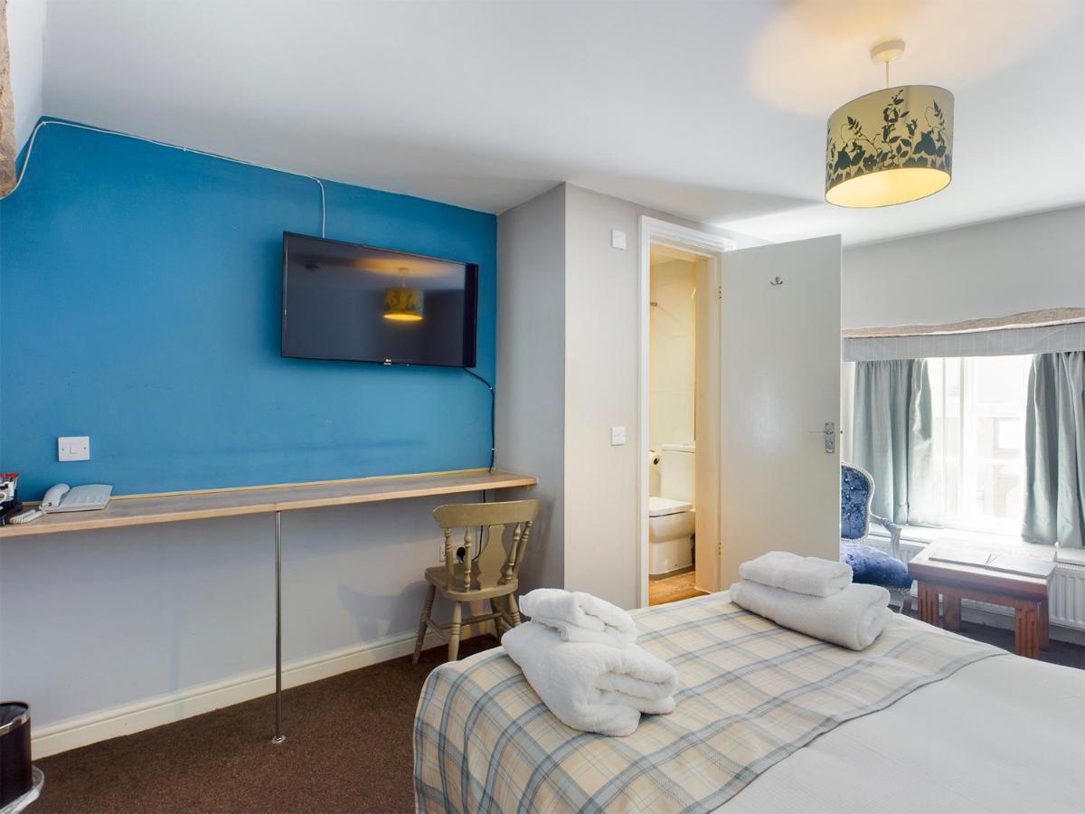 The Oak House Hotel Axbridge Exterior photo A room at the hotel