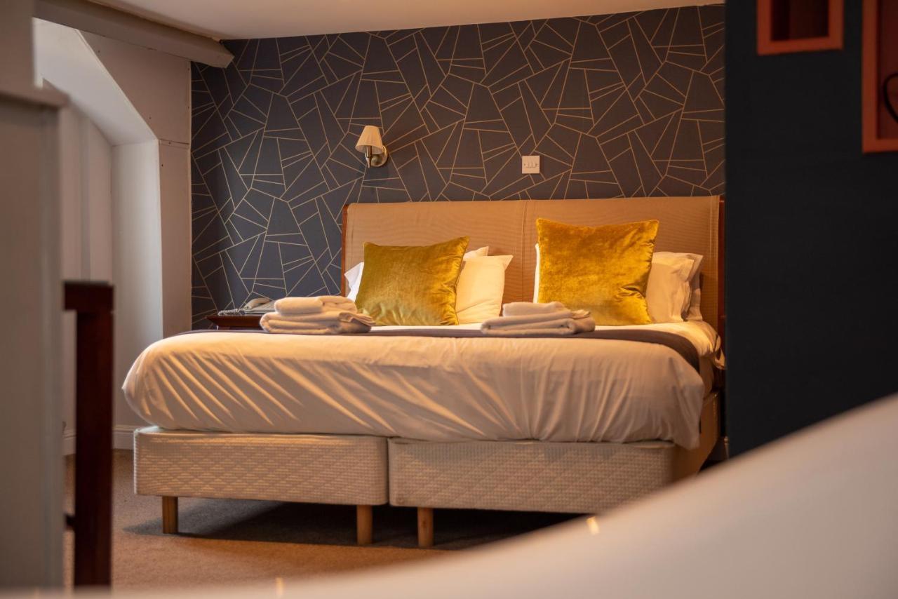 The Oak House Hotel Axbridge Exterior photo A bedroom at the hotel